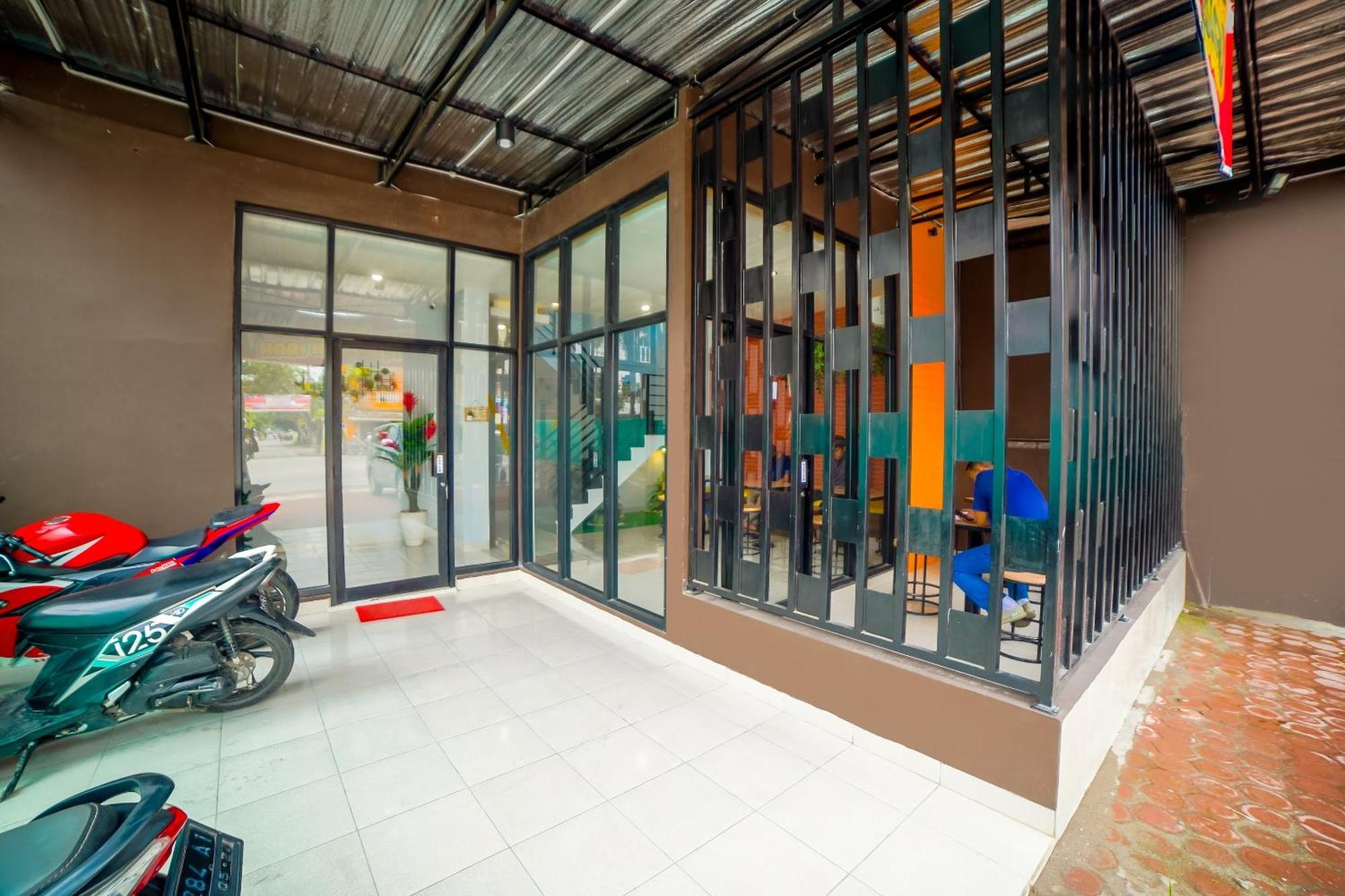 Capital O 90874 Millenium Inn 2 Medan Dış mekan fotoğraf