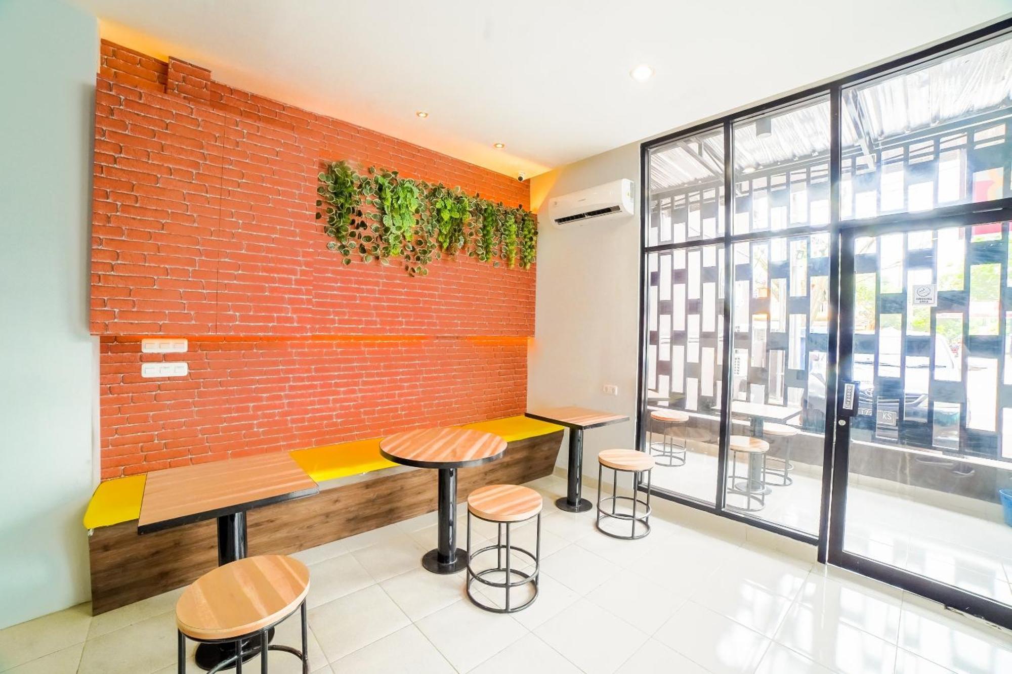 Capital O 90874 Millenium Inn 2 Medan Dış mekan fotoğraf